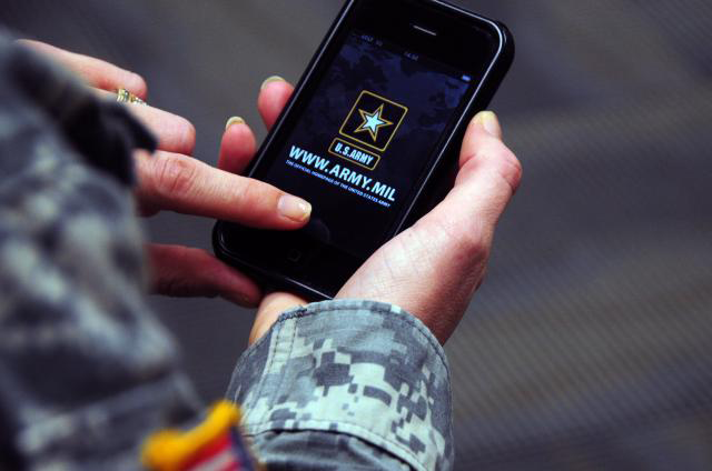 Army, Apple meet to discuss hand-held solutions