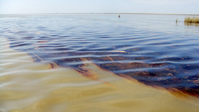 Deepwater Horizon Oil Stays Beneath the Waves